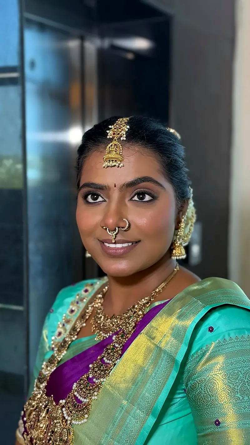 Bride in teal saree