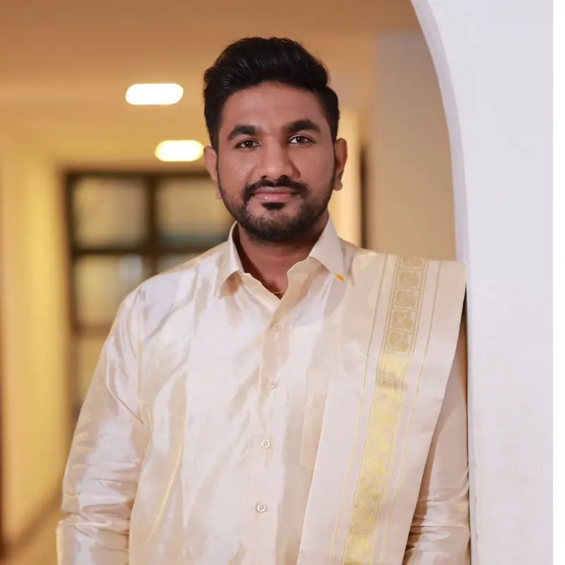 Man in a cream shirt and white veshti for the wedding